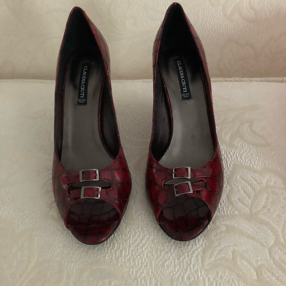 Claudia Ciuti-red Leather Vampire Print Cocco Pumps.  NWT